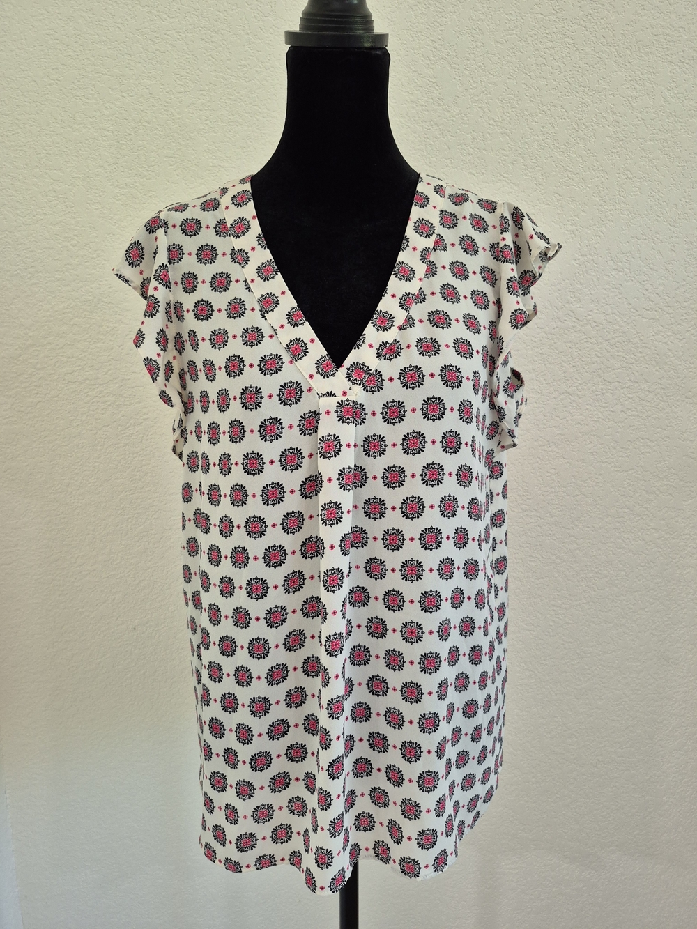 Rose & Olive Cream V-Neck Floral Dot Flutter Sleeve Blouse